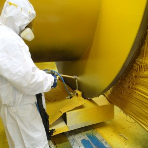 Spraying the polyurethane coating on the inside of the reel